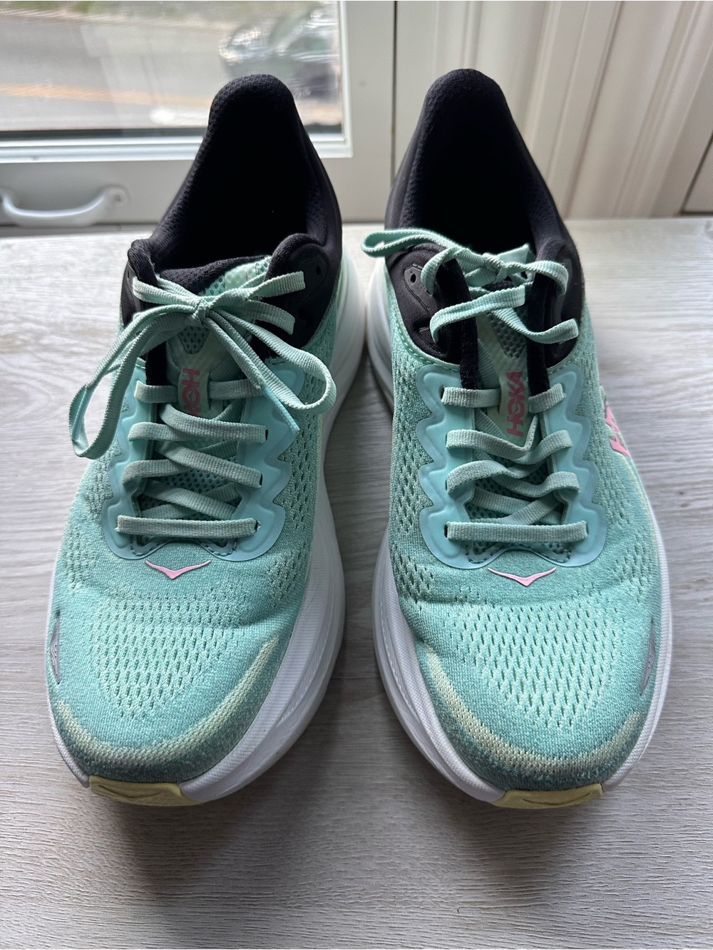 HOKA Bondi 9 Women’s Running Shoes Mint Green Pink Size 10.5